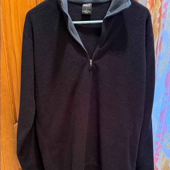 Patagonia Men's Black and Gray Zip-Up Sweater - Picture 4 of 5